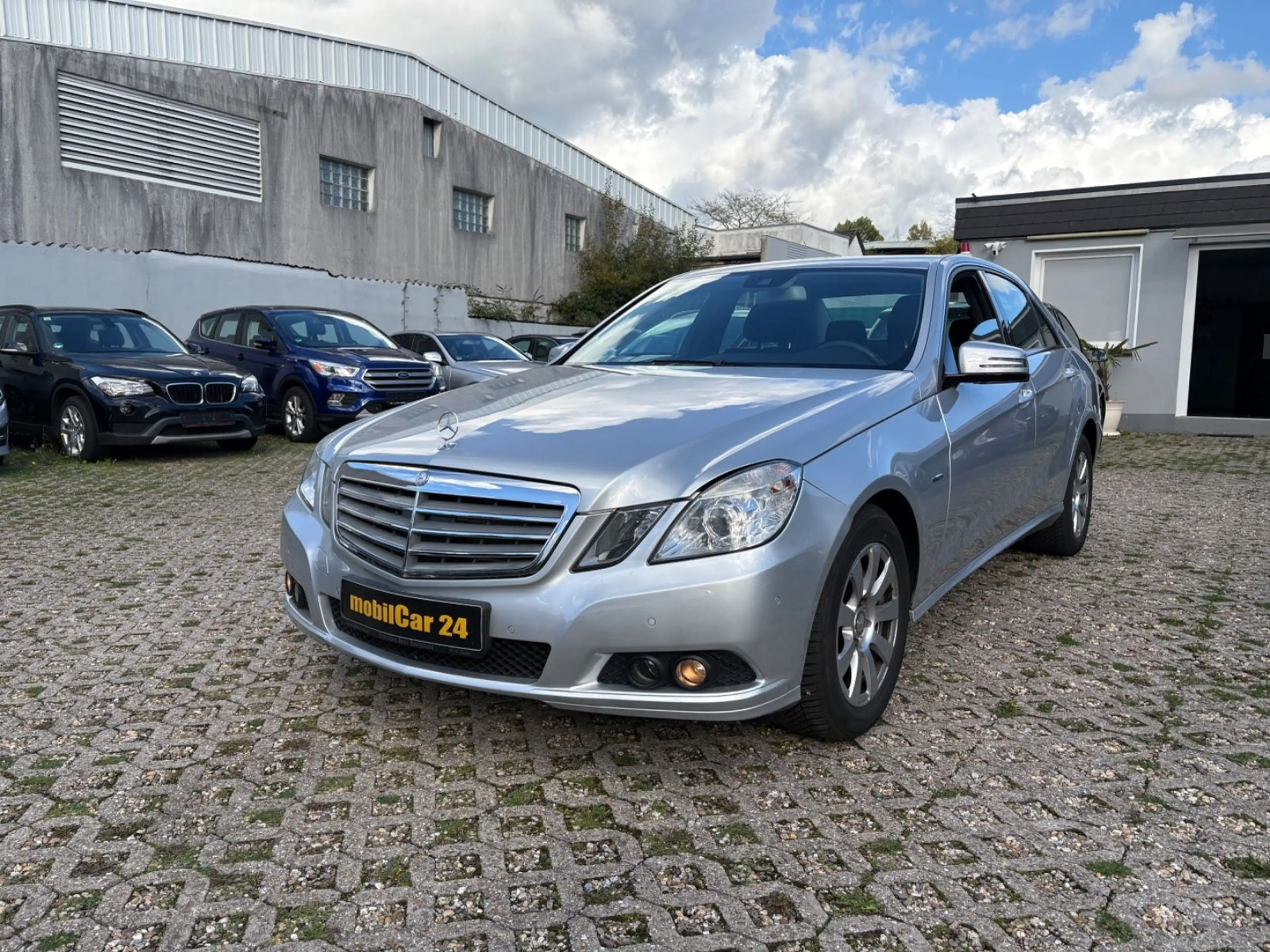 Mercedes-Benz E 350 E Limousine E 350 CGI BlueEfficiency — photo 2