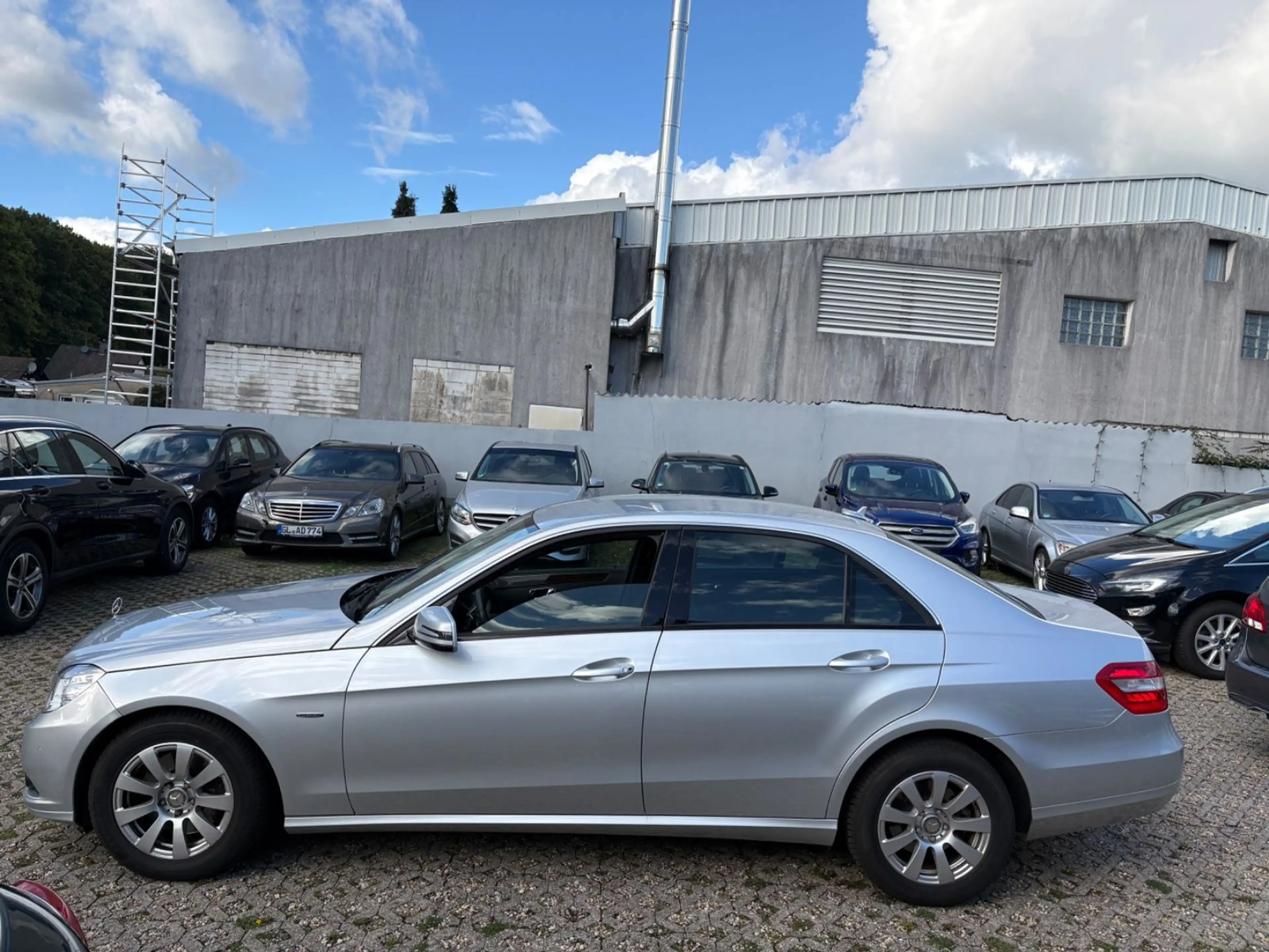 Mercedes-Benz E 350 E Limousine E 350 CGI BlueEfficiency — photo 3