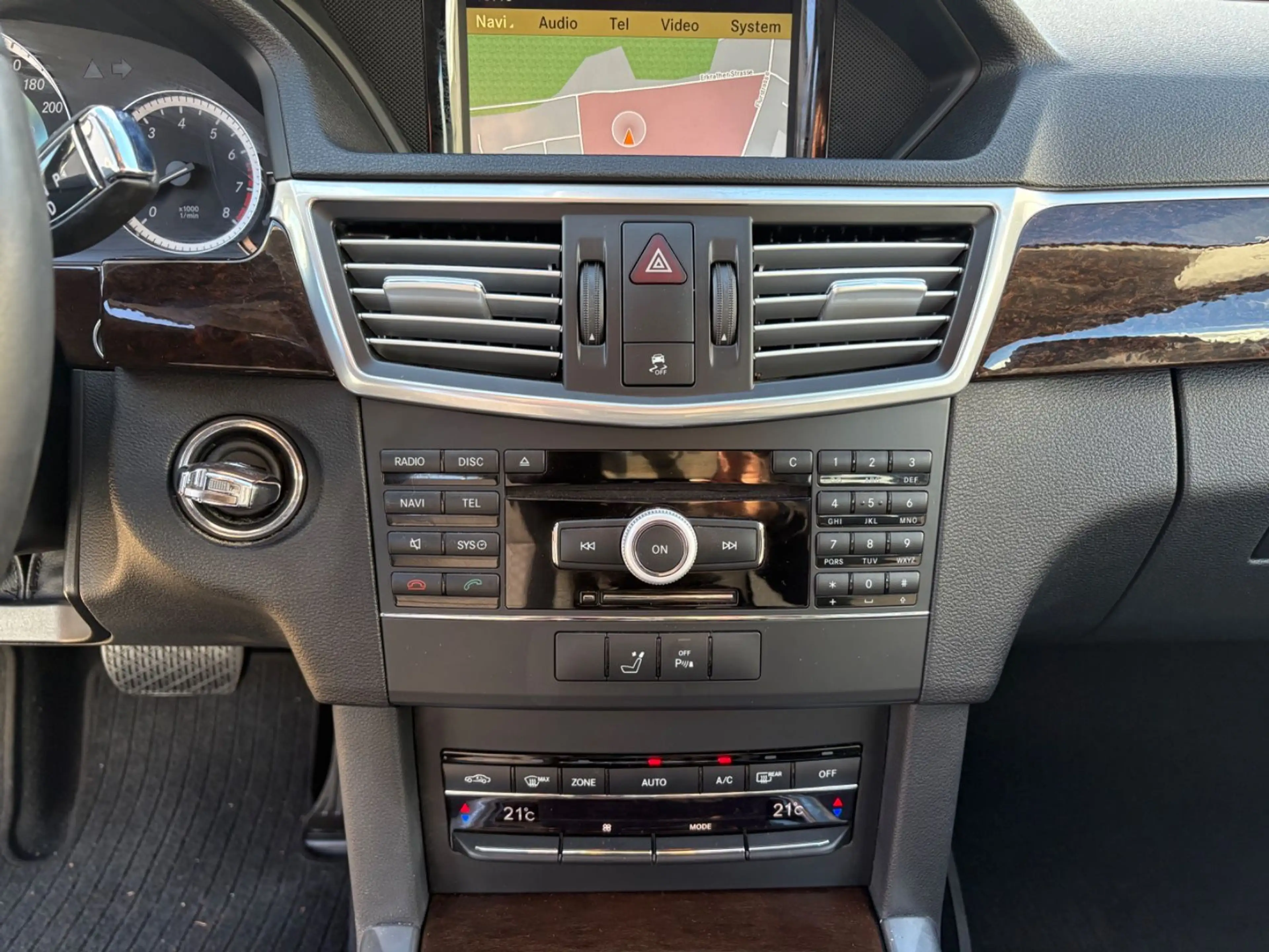 Mercedes-Benz E 350 E Limousine E 350 CGI BlueEfficiency — photo 18