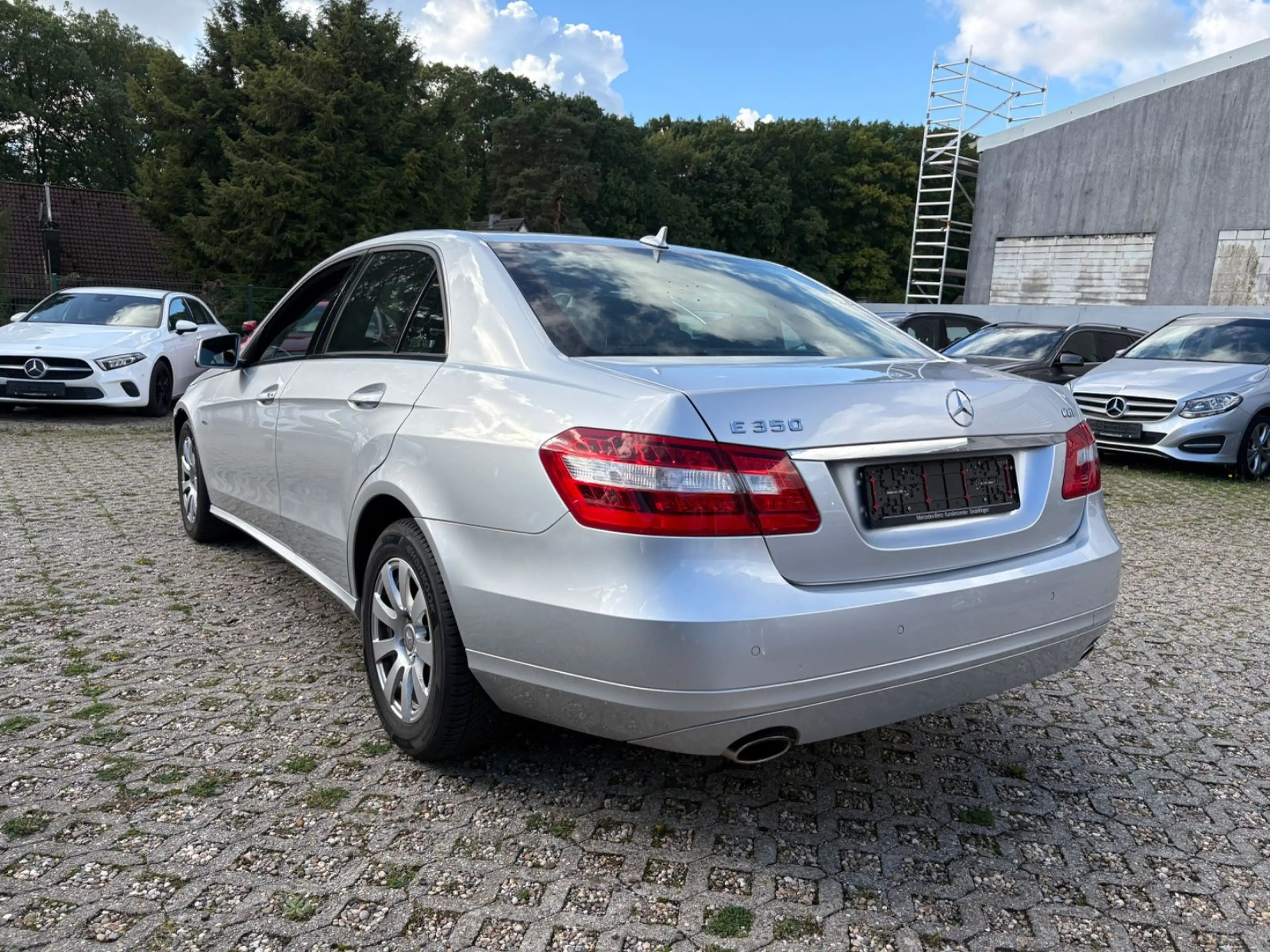 Mercedes-Benz E 350 E Limousine E 350 CGI BlueEfficiency — photo 4