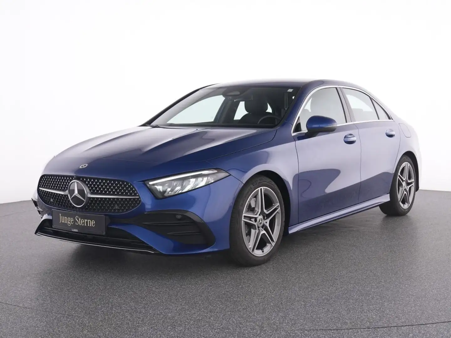 Mercedes-Benz A 220 d Lim AMG+NavPrm+LED-HP+KeyG+AHK+AmbiB+RFK Blauw - 2
