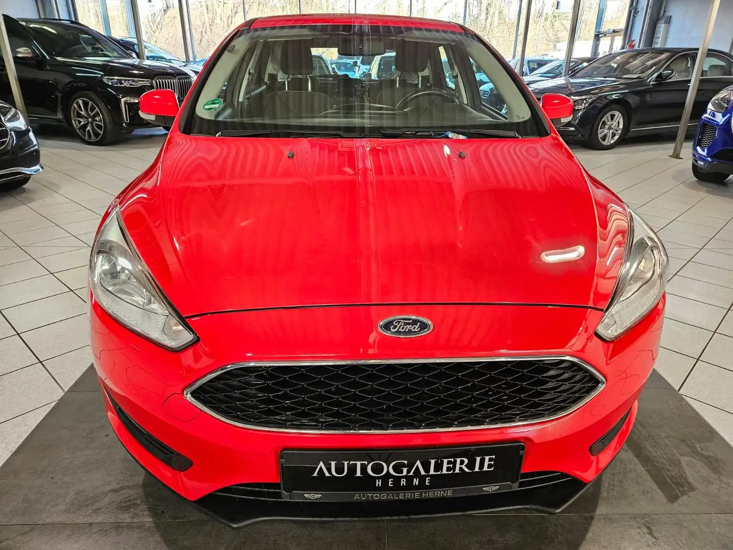 Ford Focus Lim. Trend*KLIMA*PDC*SITZHZG*ALU*2.HAND* Rot - 2