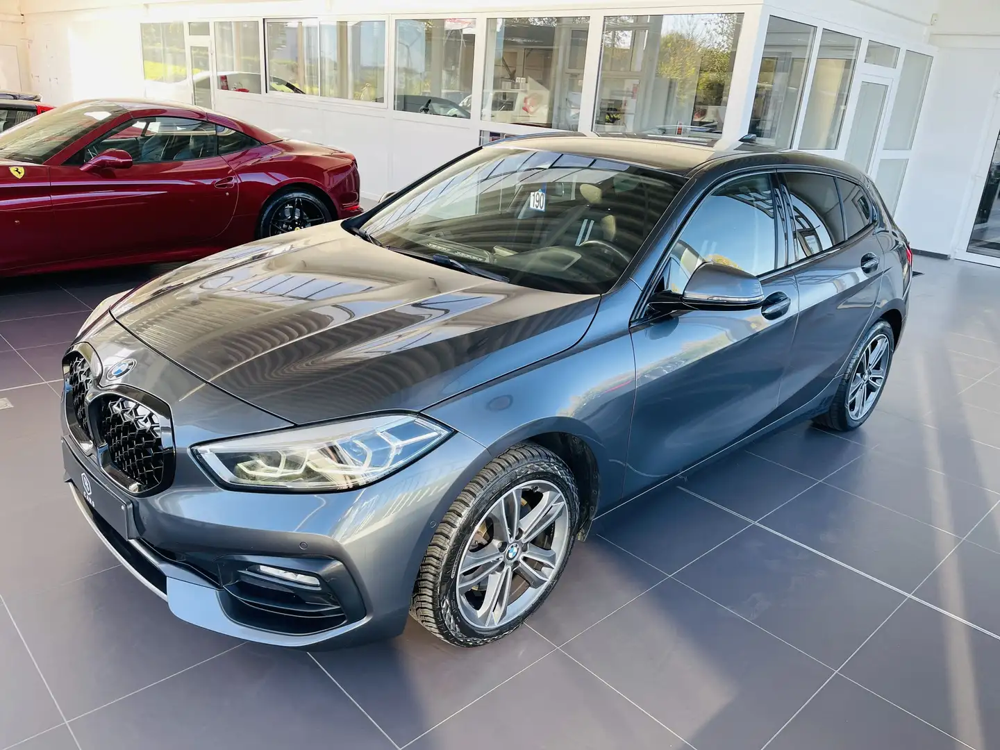 BMW 116 dA *** GARANTIE + SPORT LINE + LED + GPS + CUIR*** Grijs - 2