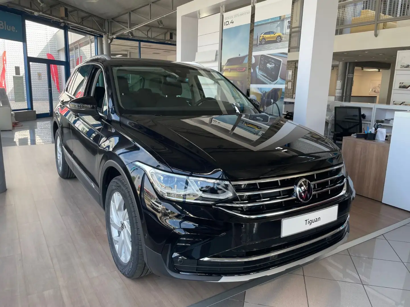 Volkswagen Tiguan 1.4 TSI DSG PHEV Elegance AHK Pano Matrix Noir - 1