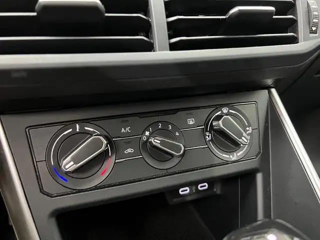 Volkswagen Polo view 13