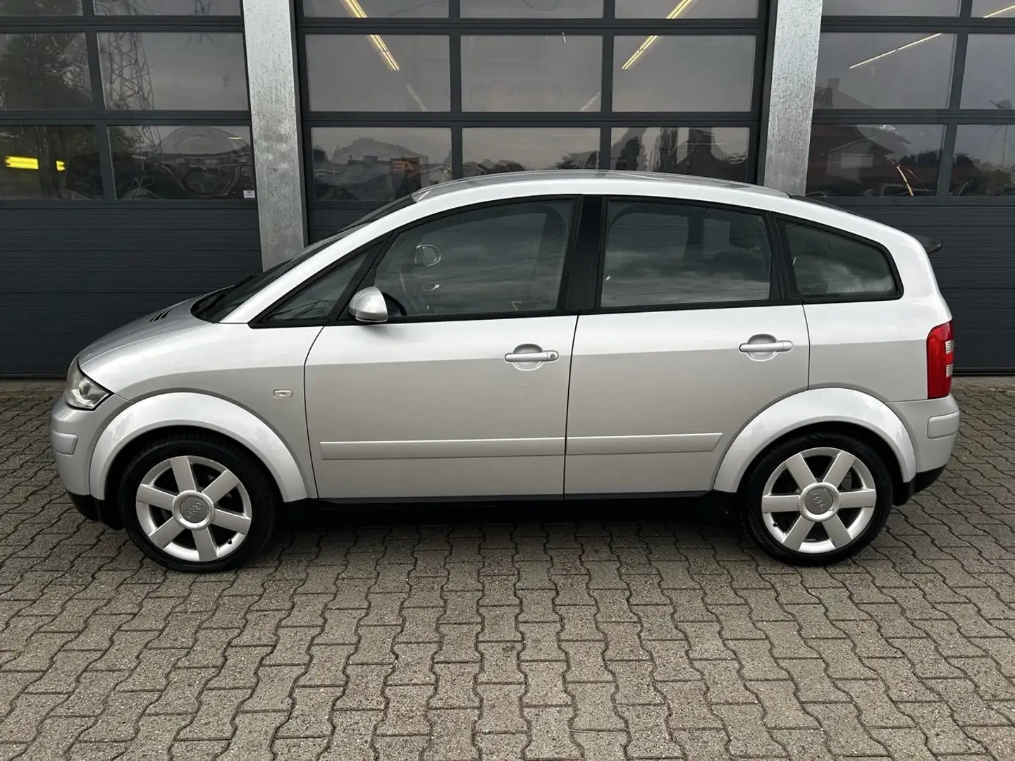 Audi A2 1.4 75pk Pro Line Grijs - 2