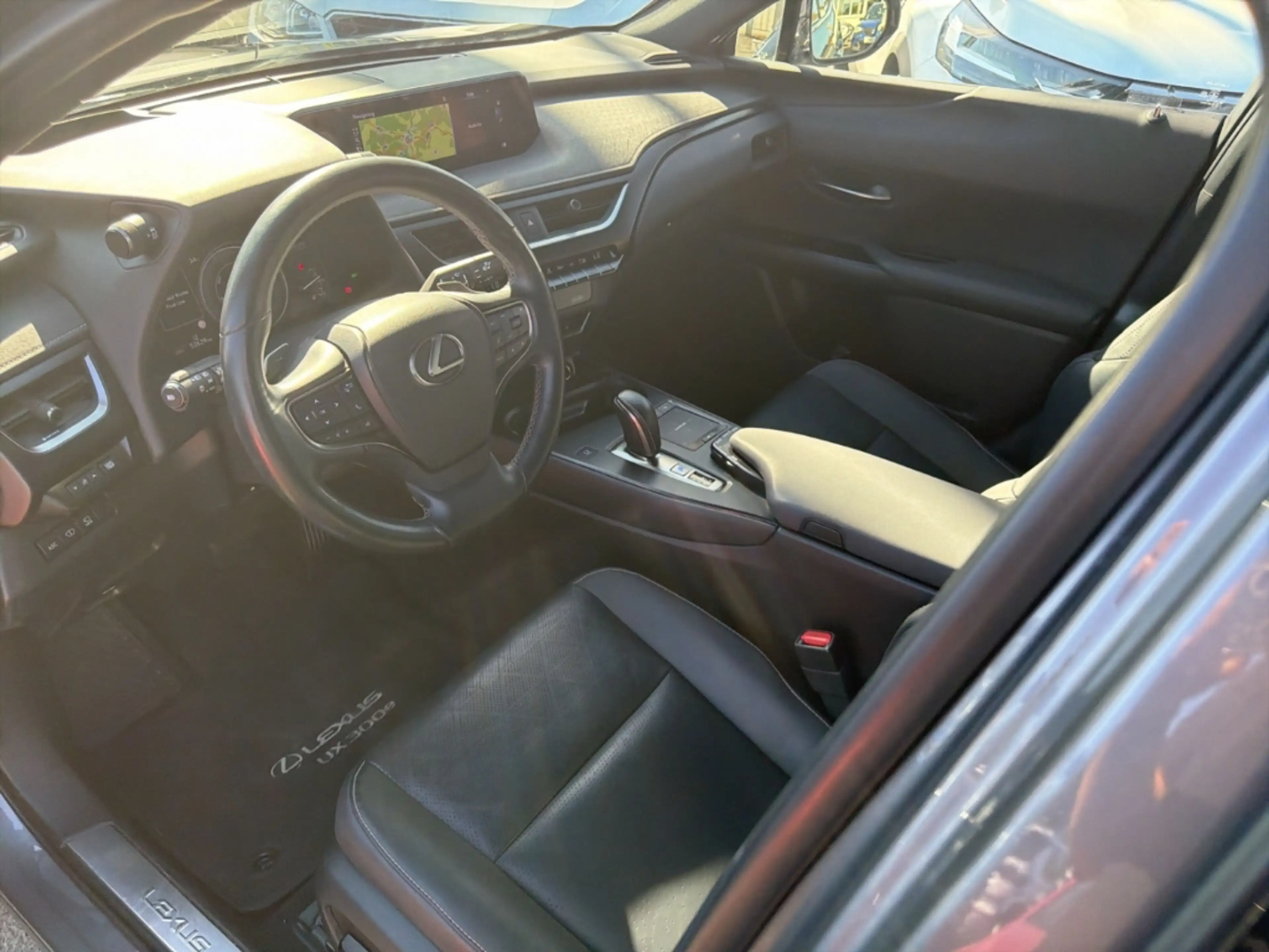 Lexus UX 300e Luxury Head-Up Kamera Navi Leder Sitzklima — photo 8