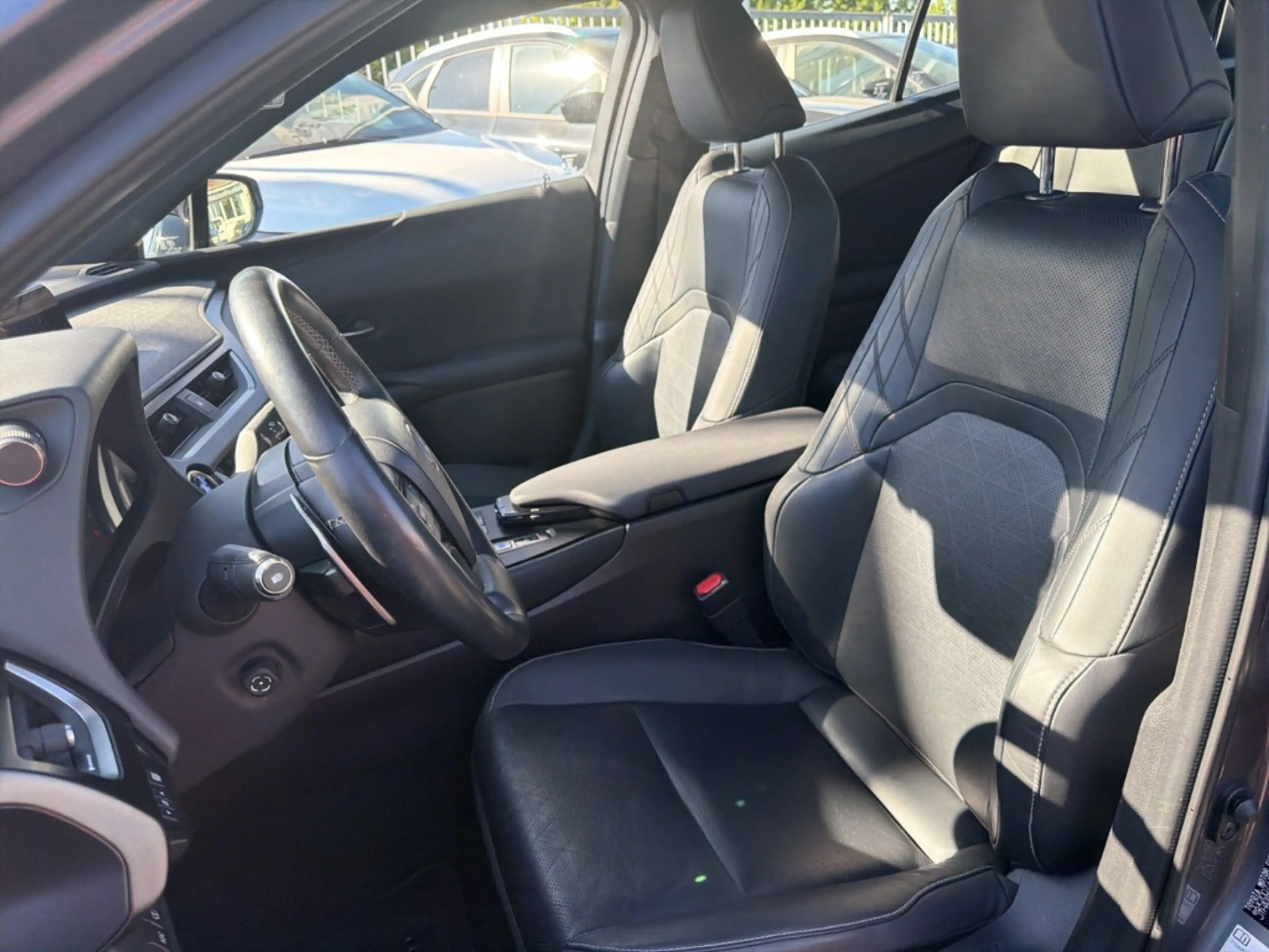 Lexus UX 300e Luxury Head-Up Kamera Navi Leder Sitzklima — photo 7