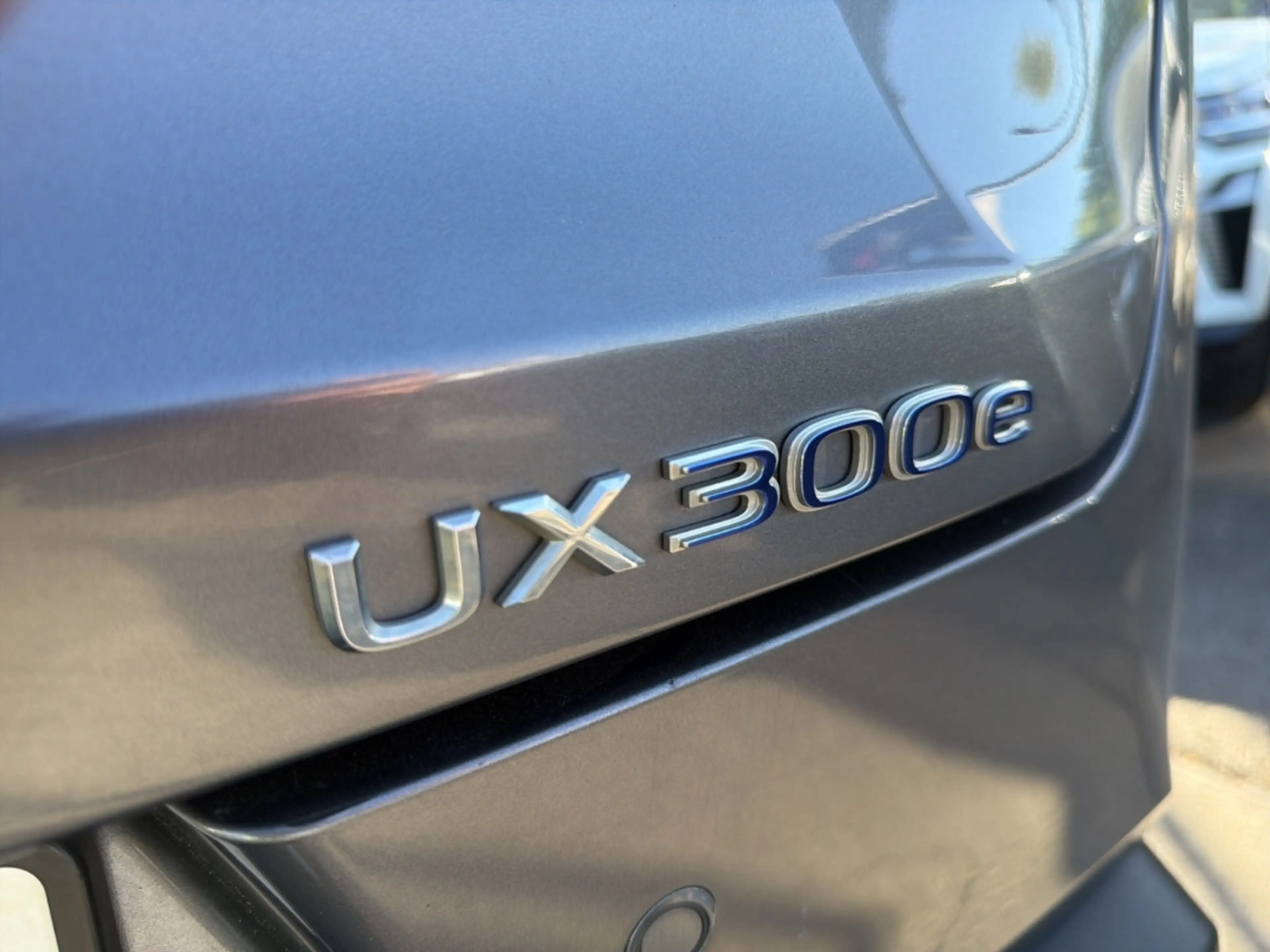 Lexus UX 300e Luxury Head-Up Kamera Navi Leder Sitzklima — photo 29