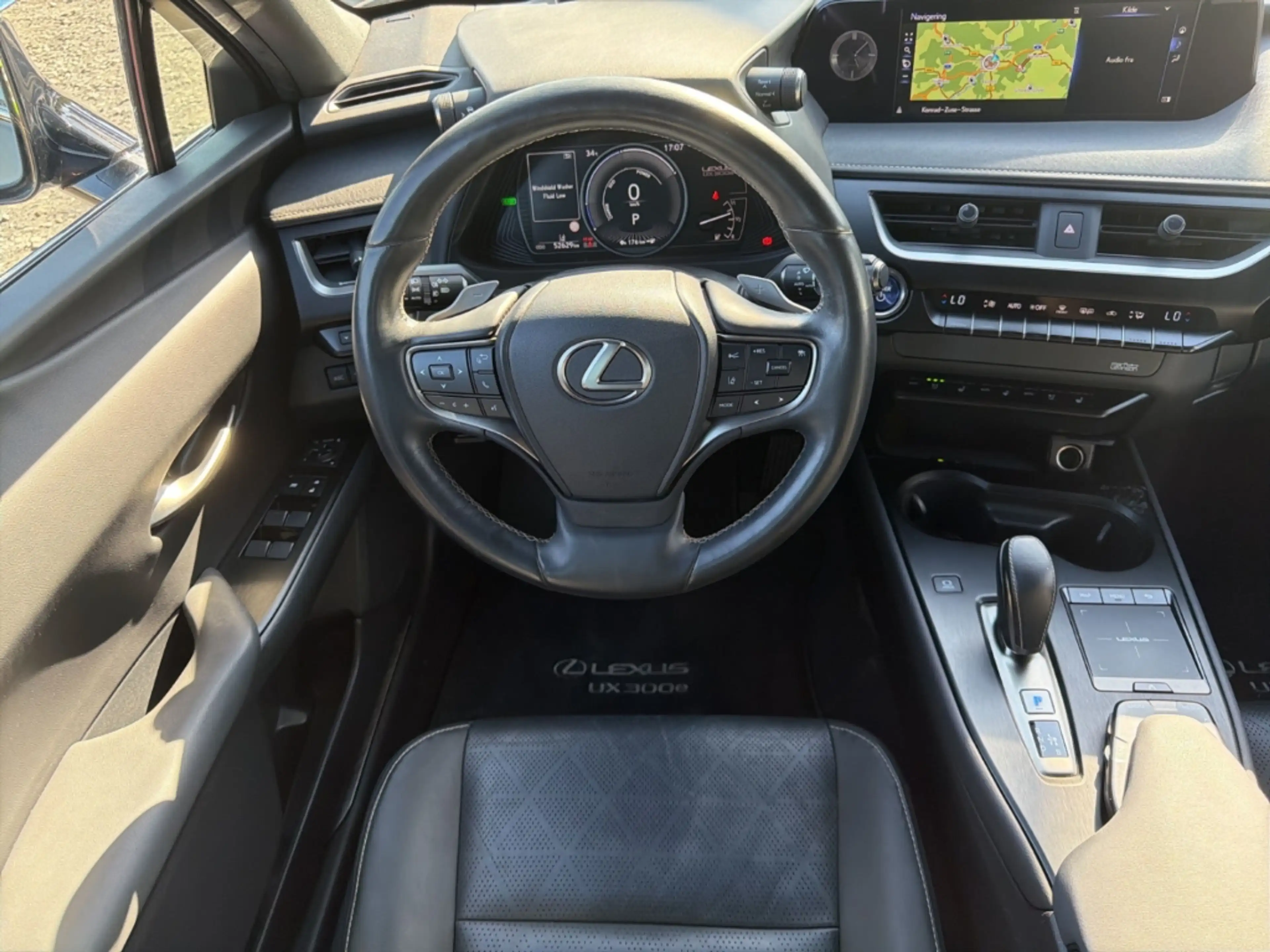 Lexus UX 300e Luxury Head-Up Kamera Navi Leder Sitzklima — photo 10