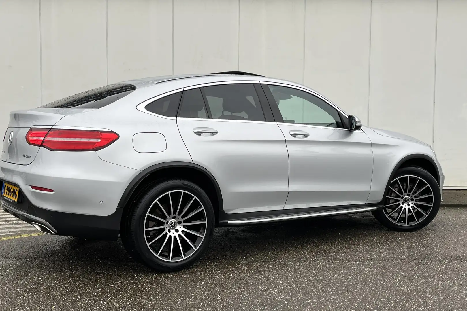 Mercedes-Benz GLC 250 GLC Coupé Automaat 4MATIC AMG Line | Schuifdak | L Argent - 2