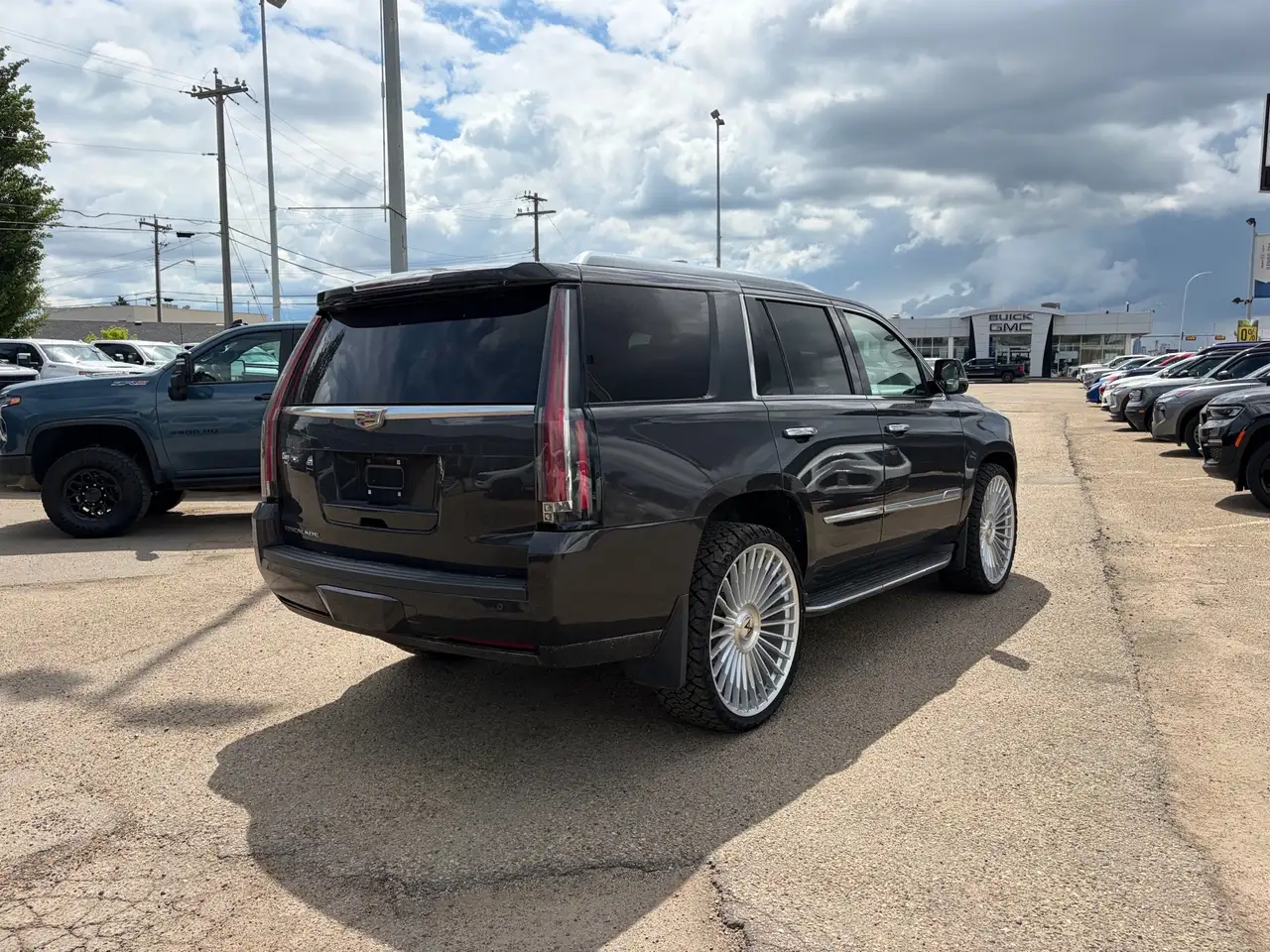 Cadillac Escalade снимка Cadillac Escalade