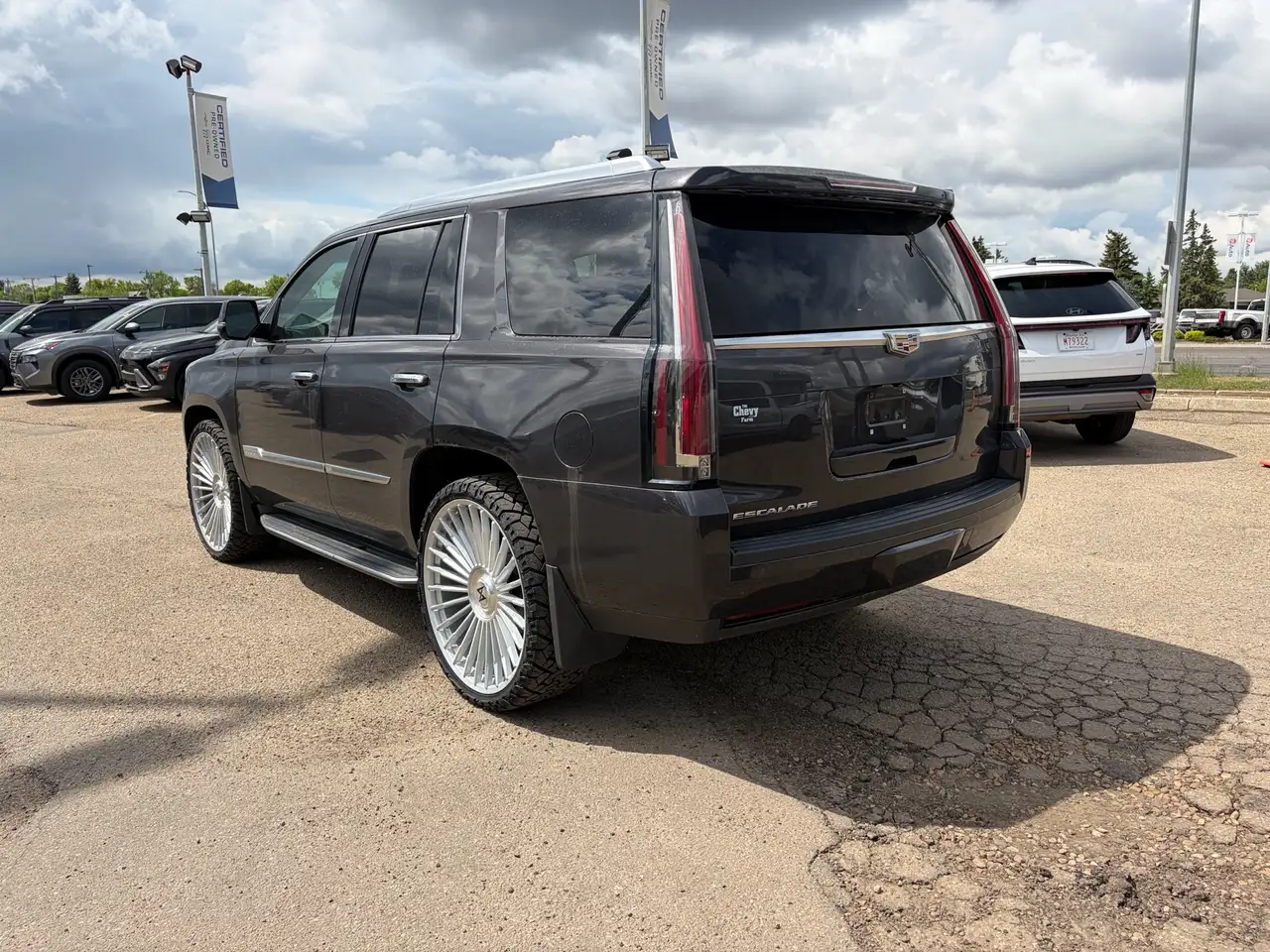 Cadillac Escalade снимка Cadillac Escalade