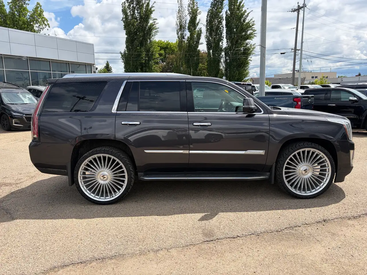 Cadillac Escalade снимка Cadillac Escalade