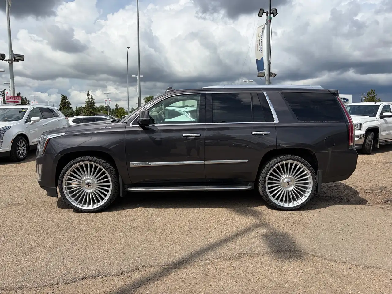 Cadillac Escalade снимка Cadillac Escalade