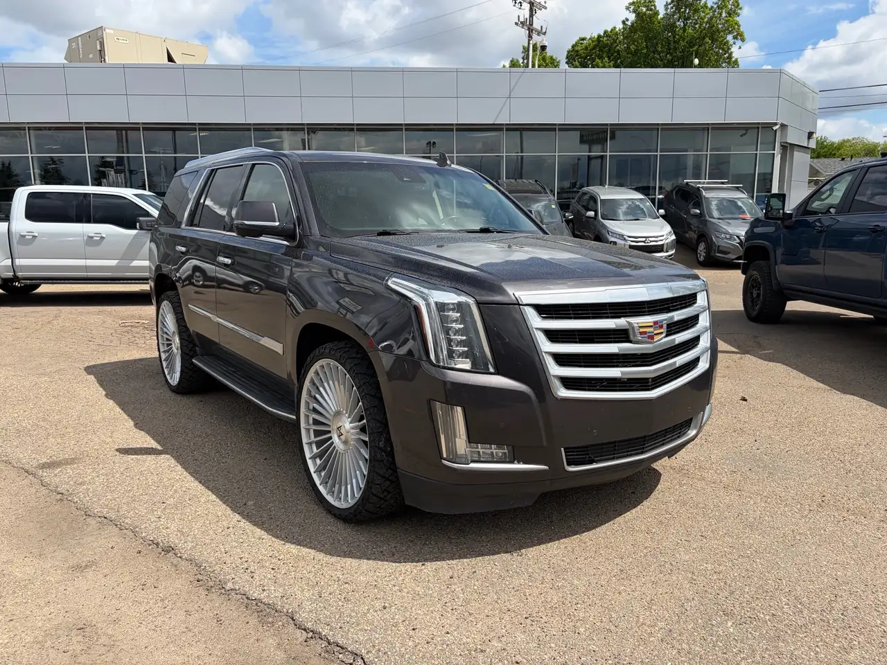 Cadillac Escalade снимка Cadillac Escalade