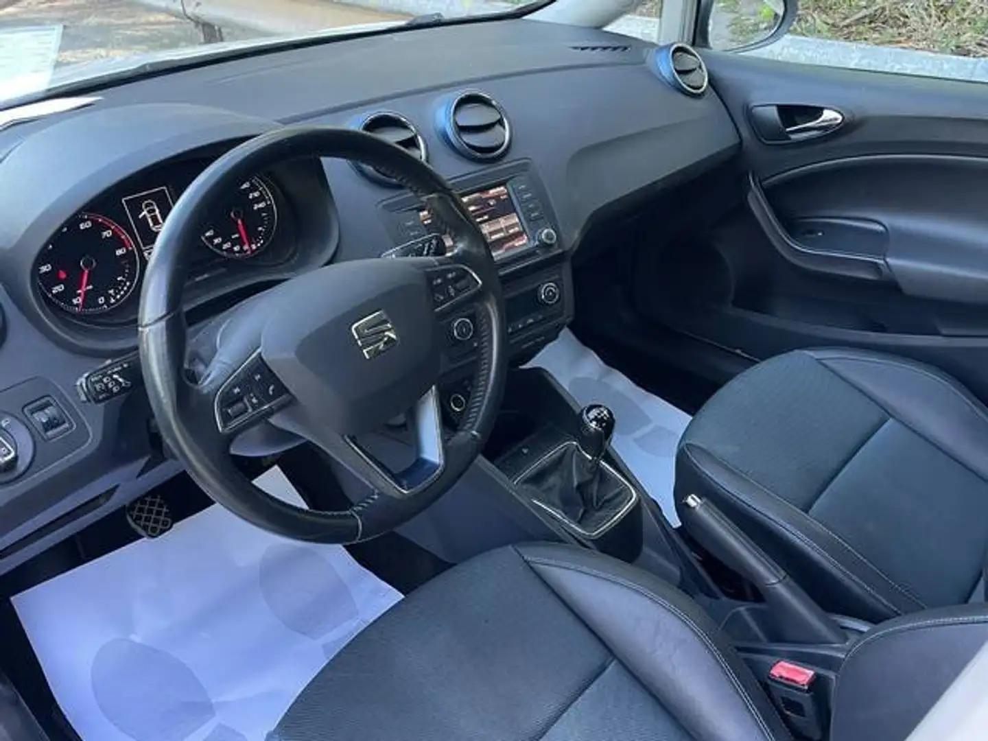 SEAT Ibiza ST 1.0 EcoTSI S&S Style 95 Blanco - 2