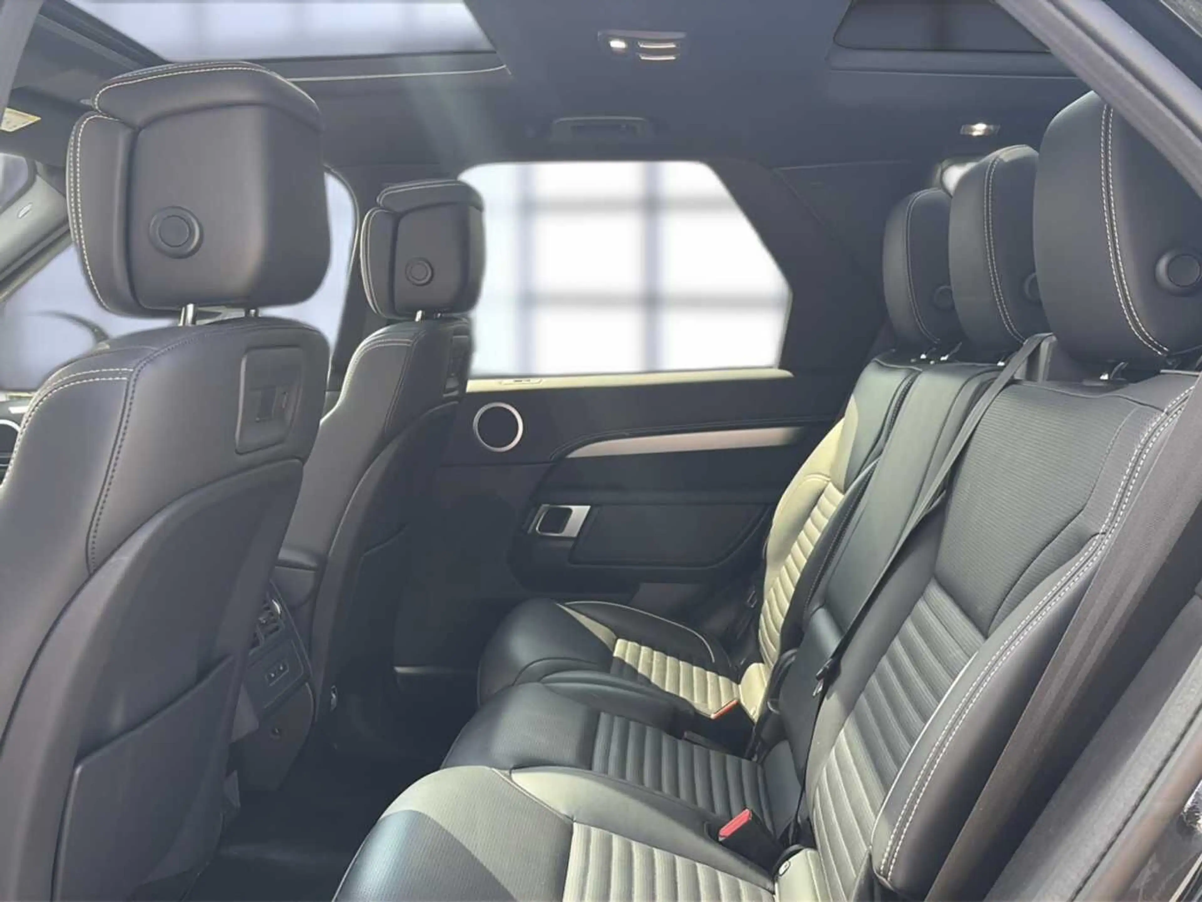Land Rover Discovery D300 R-Dyn. HSE AHK|Pano — photo 9