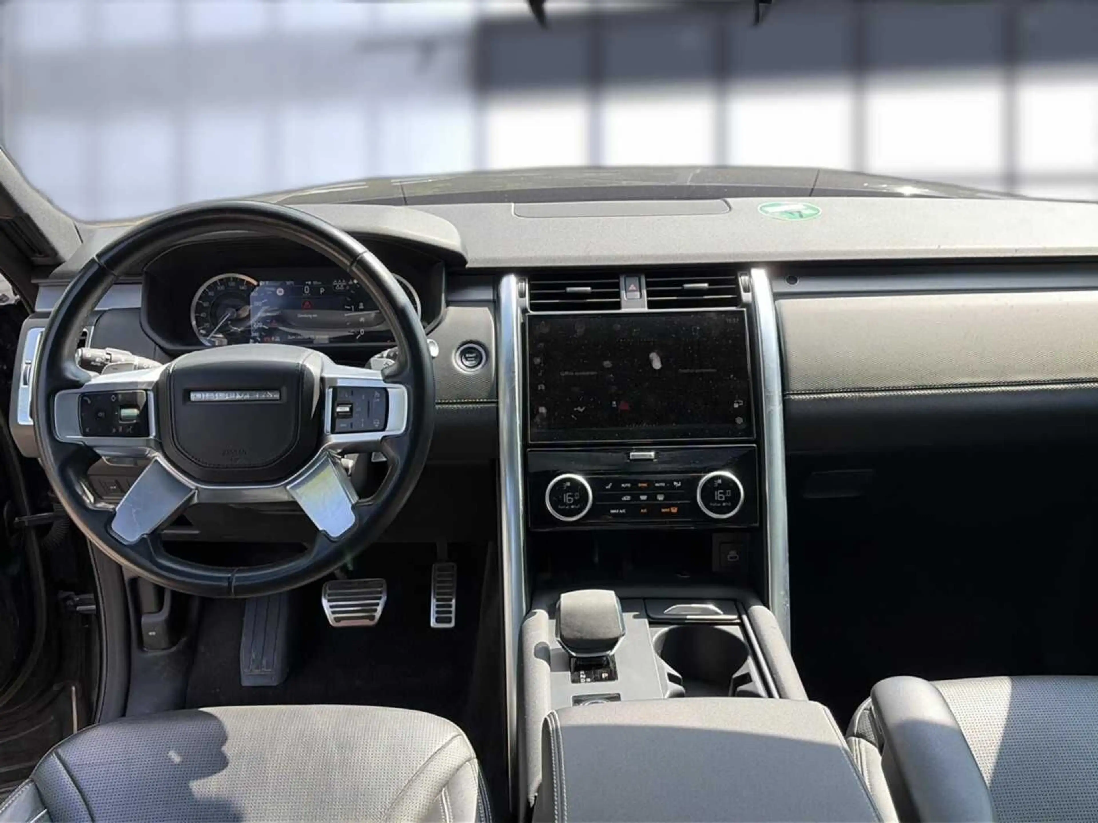 Land Rover Discovery D300 R-Dyn. HSE AHK|Pano — photo 10