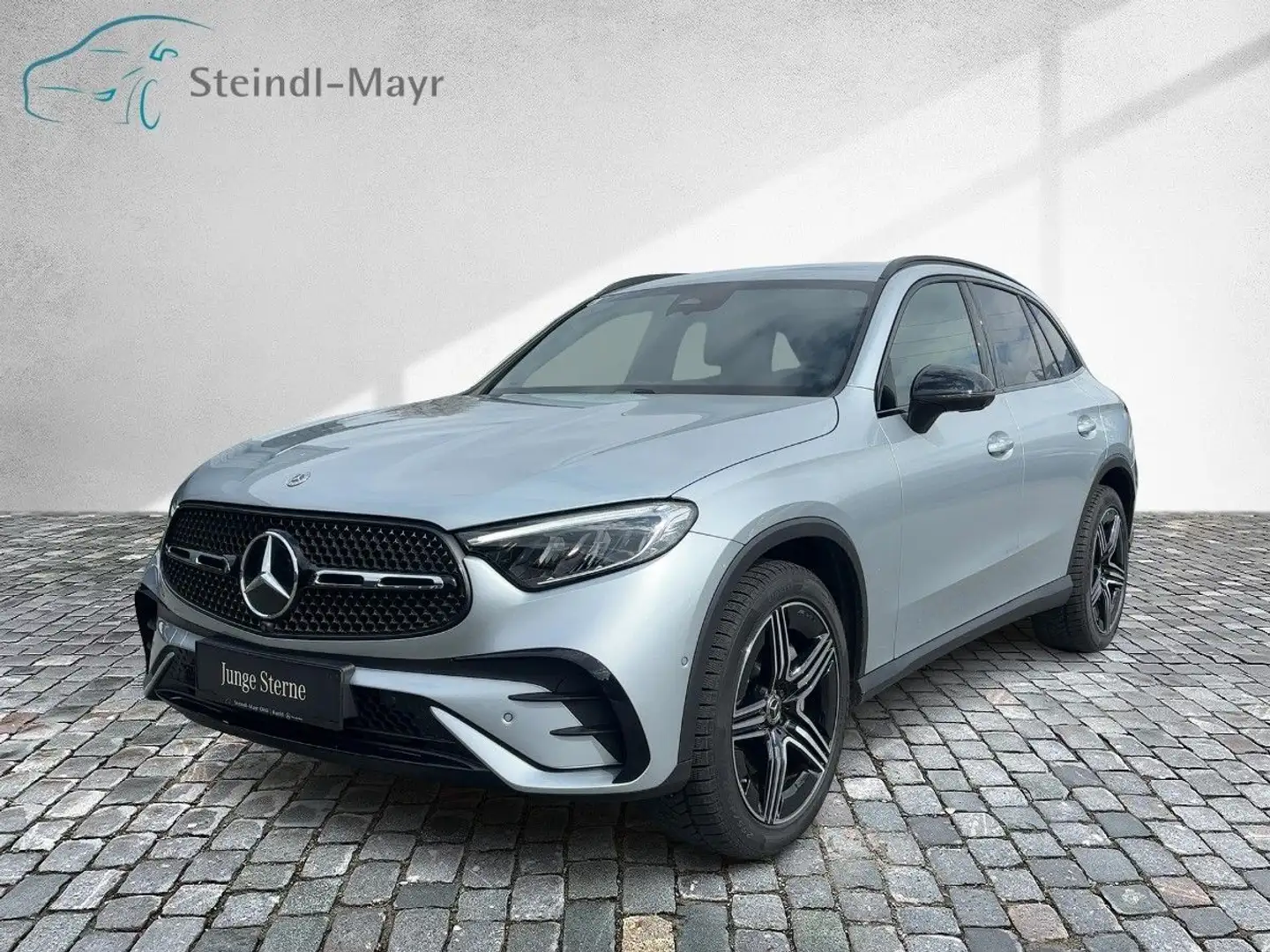 Mercedes-Benz GLC 220 d 4MATIC AMG Line KeyGo PTS Shz LED Navi Silber - 2
