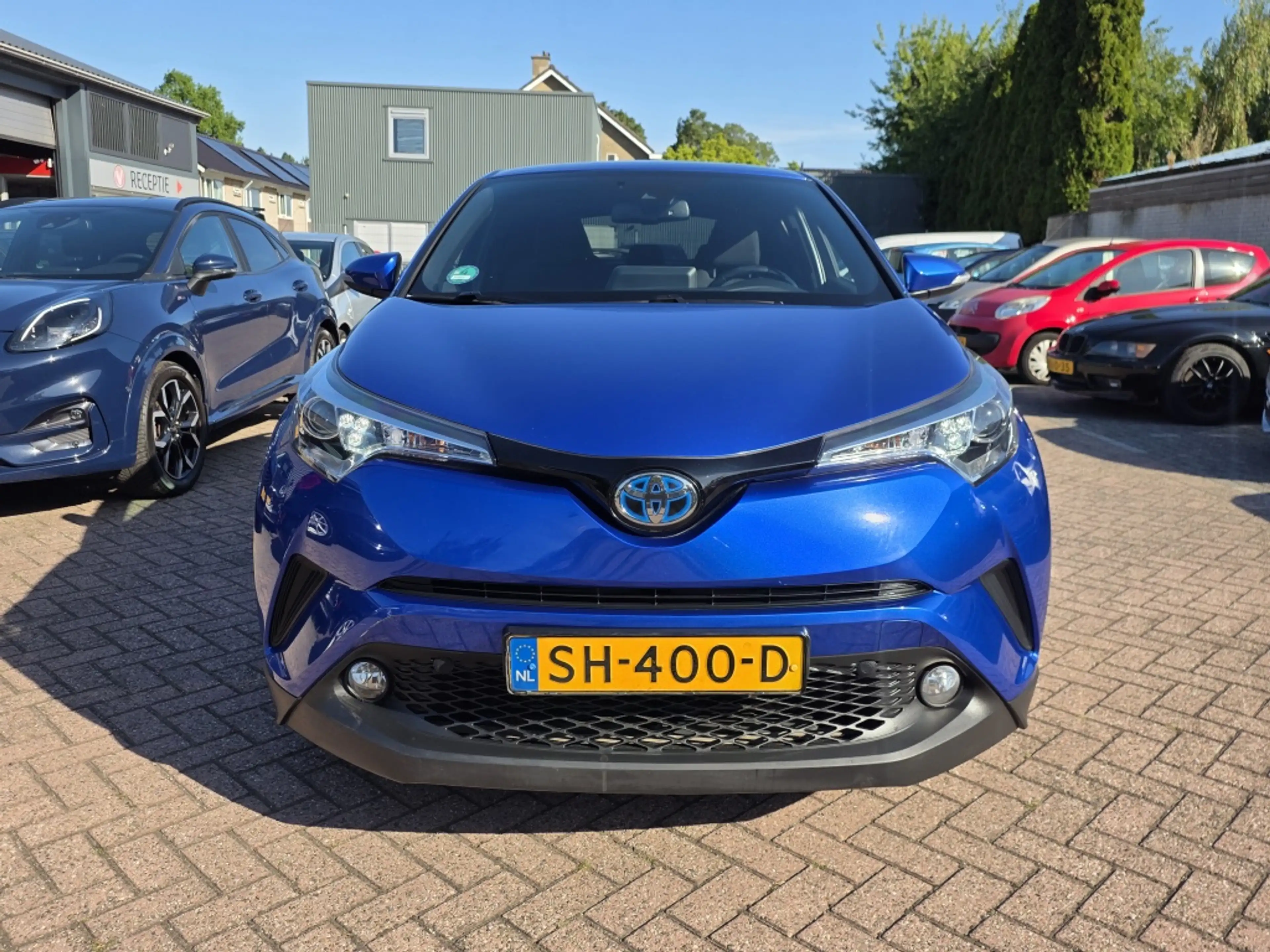 Toyota C-HR 1.8 Hybrid Dynamic — photo 2