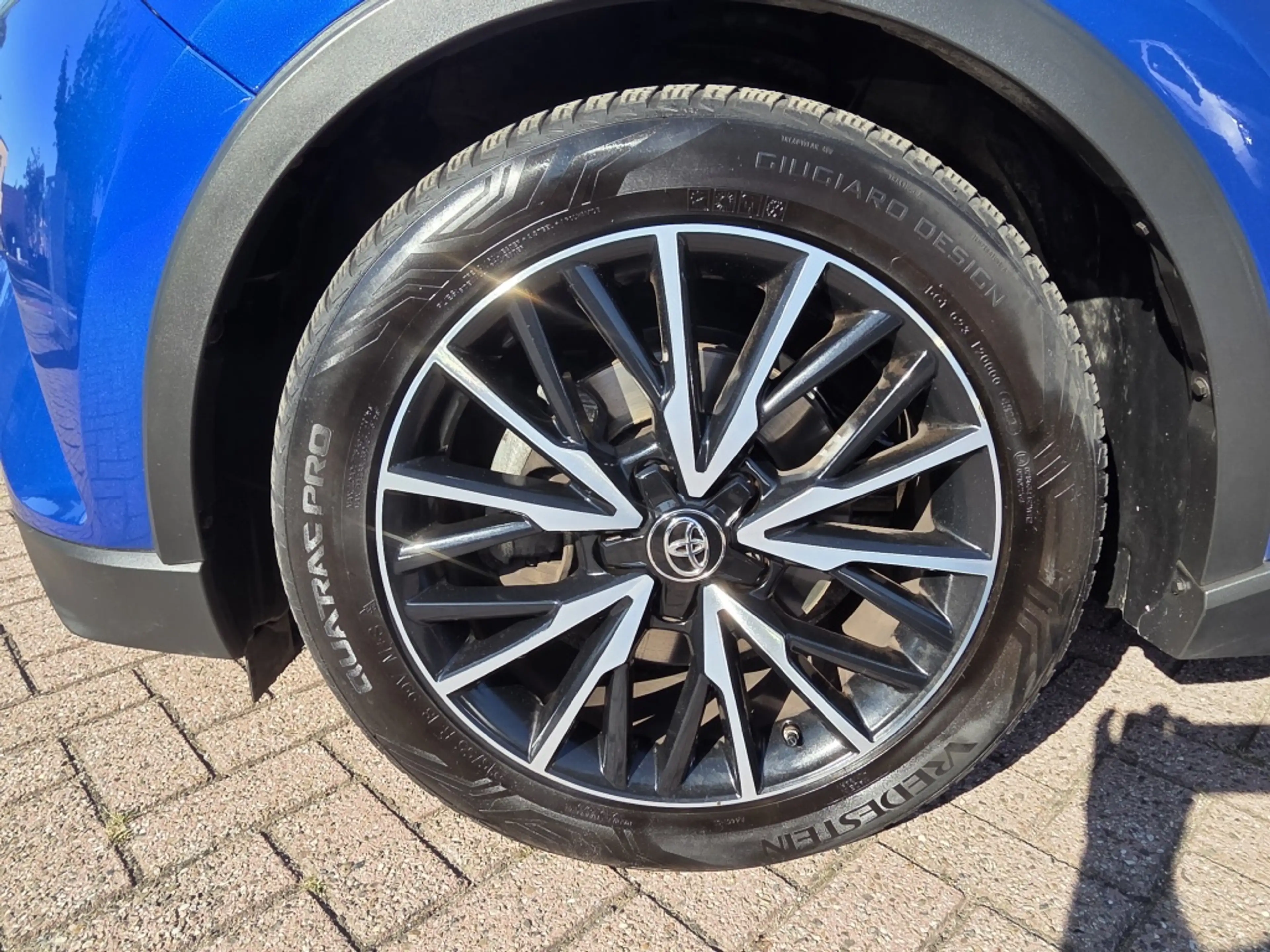 Toyota C-HR 1.8 Hybrid Dynamic — photo 9