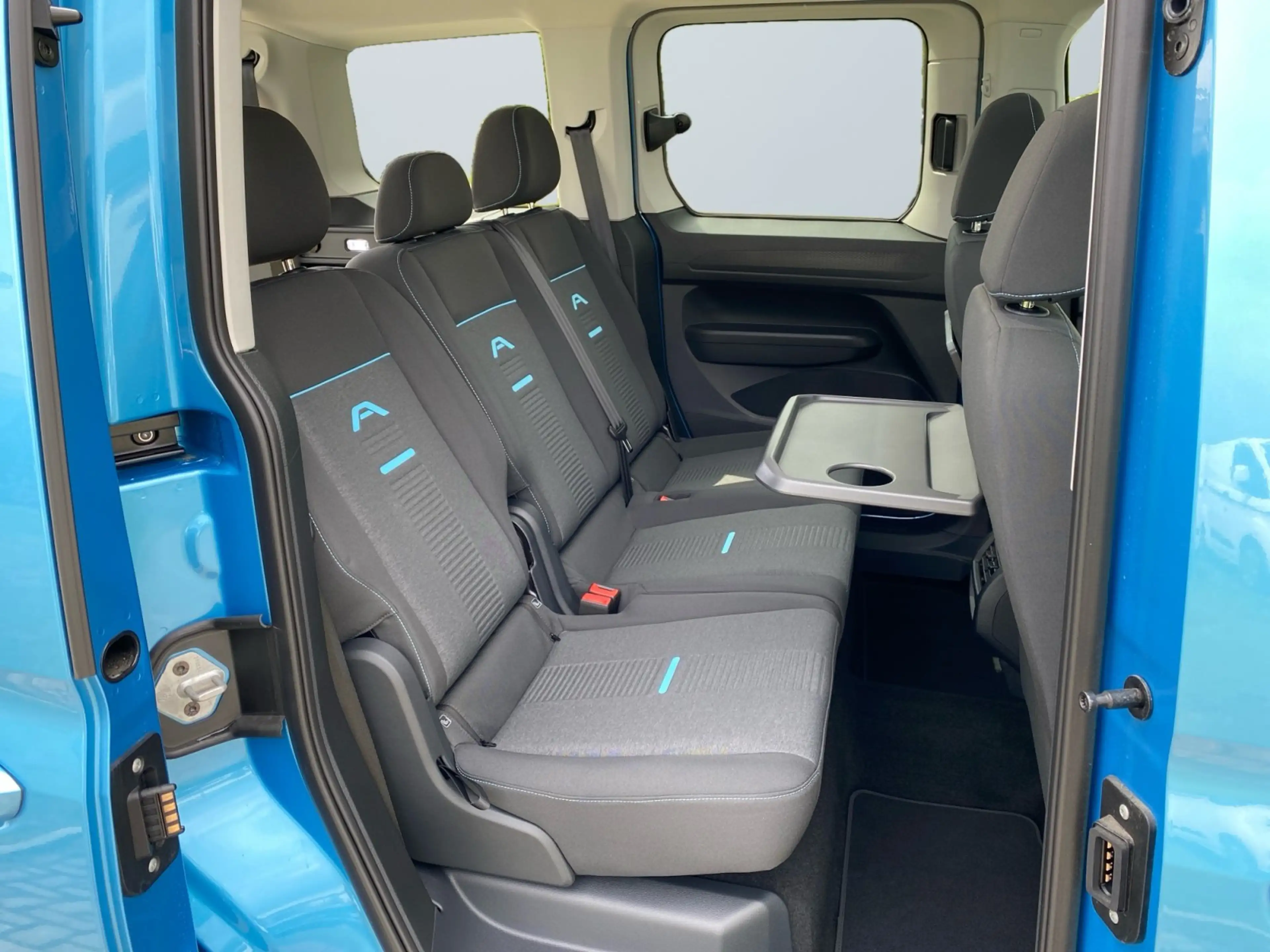 Ford Tourneo Connect Active 2.0 ACC+PDC+KAM+NAVI — photo 11