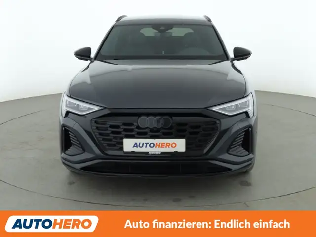 Audi Q8 view 9