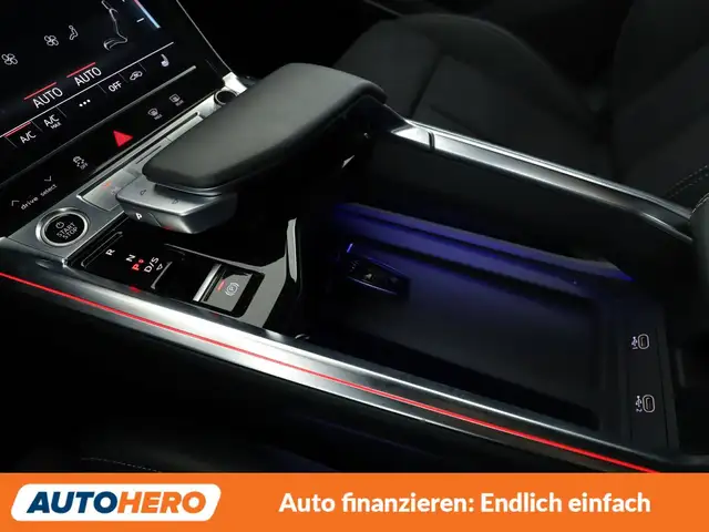 Audi Q8 view 25