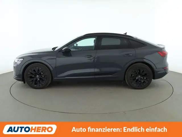 Audi Q8 view 3