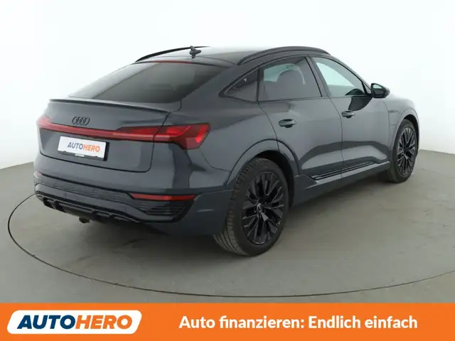 Audi Q8 view 6