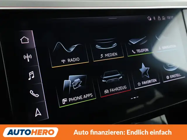 Audi Q8 view 21