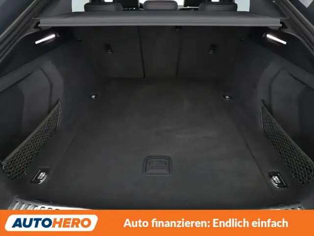 Audi Q8 view 18