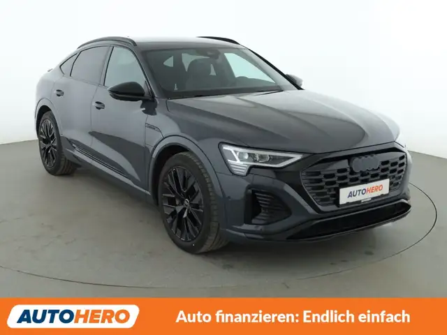Audi Q8 view 8