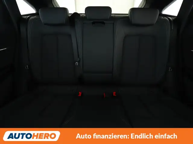 Audi Q8 view 16