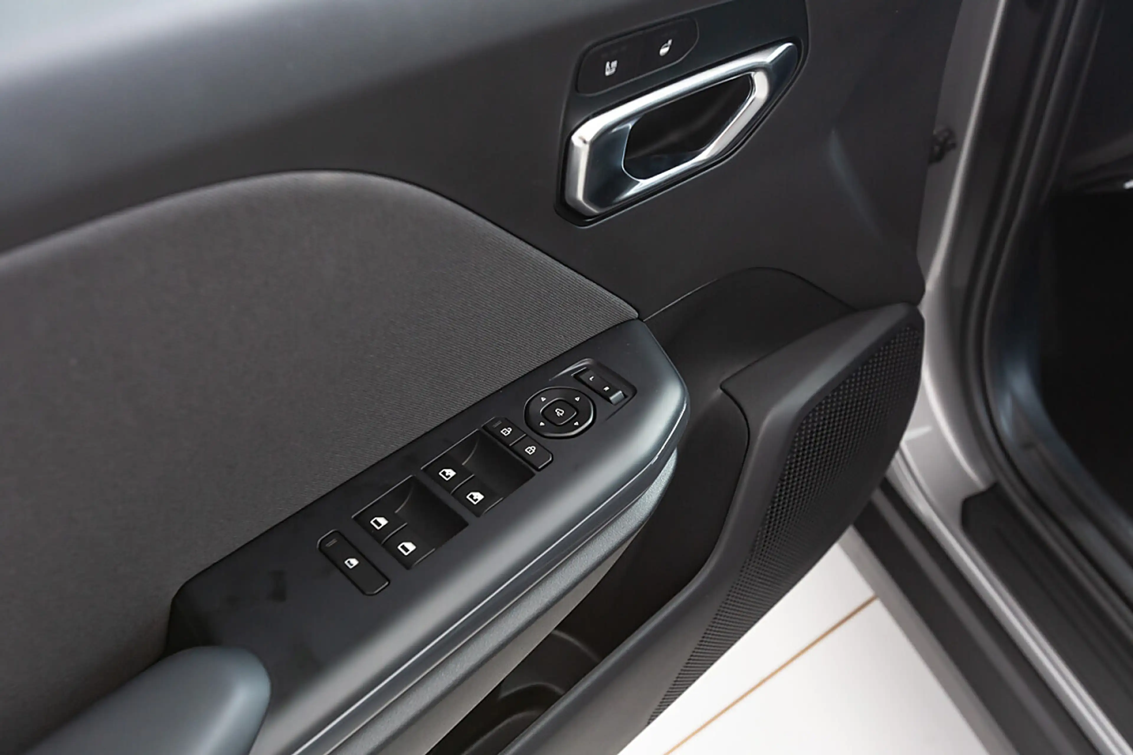 Kia K4 1,0 TGDI 48V Silber — photo 11