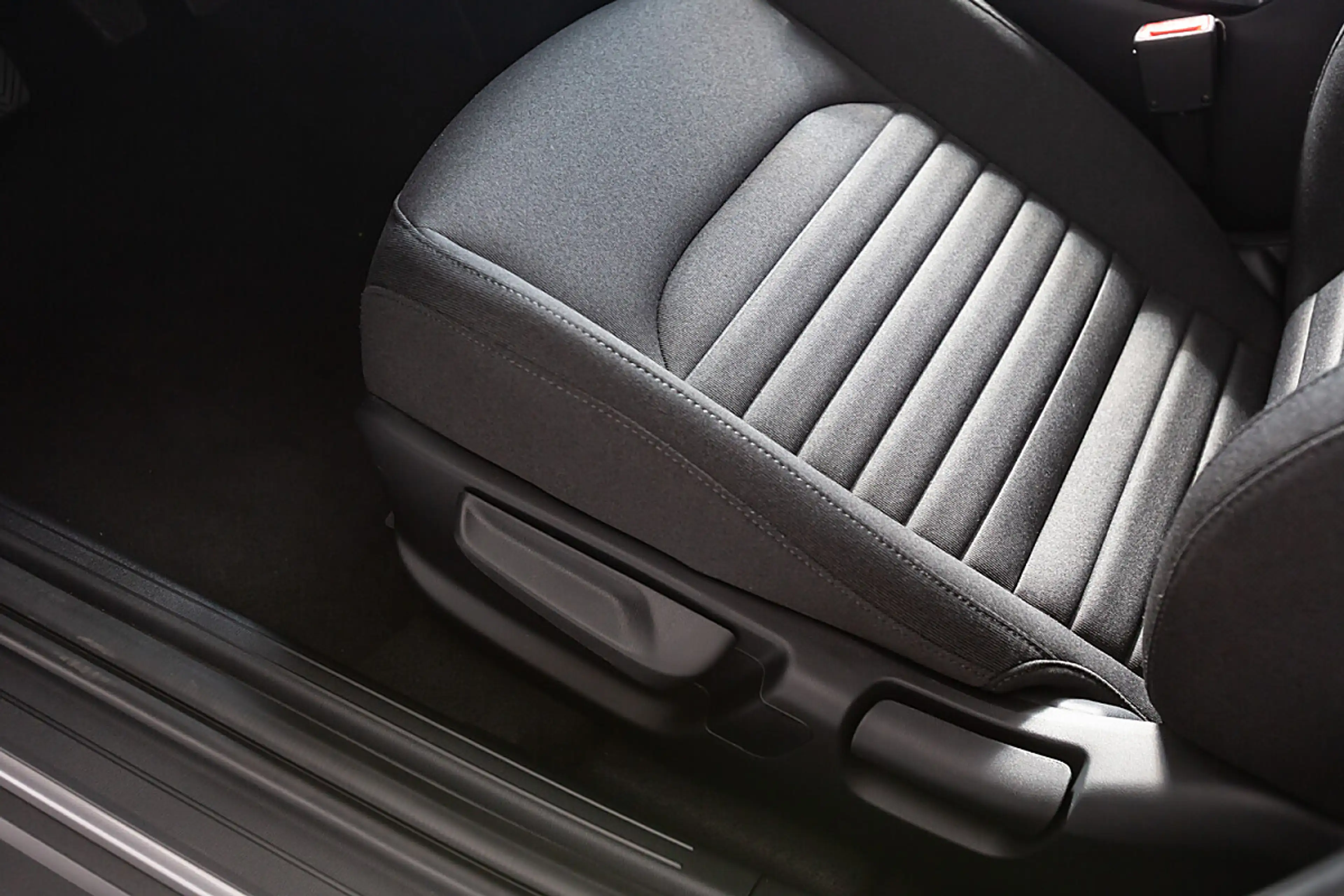 Kia K4 1,0 TGDI 48V Silber — photo 12