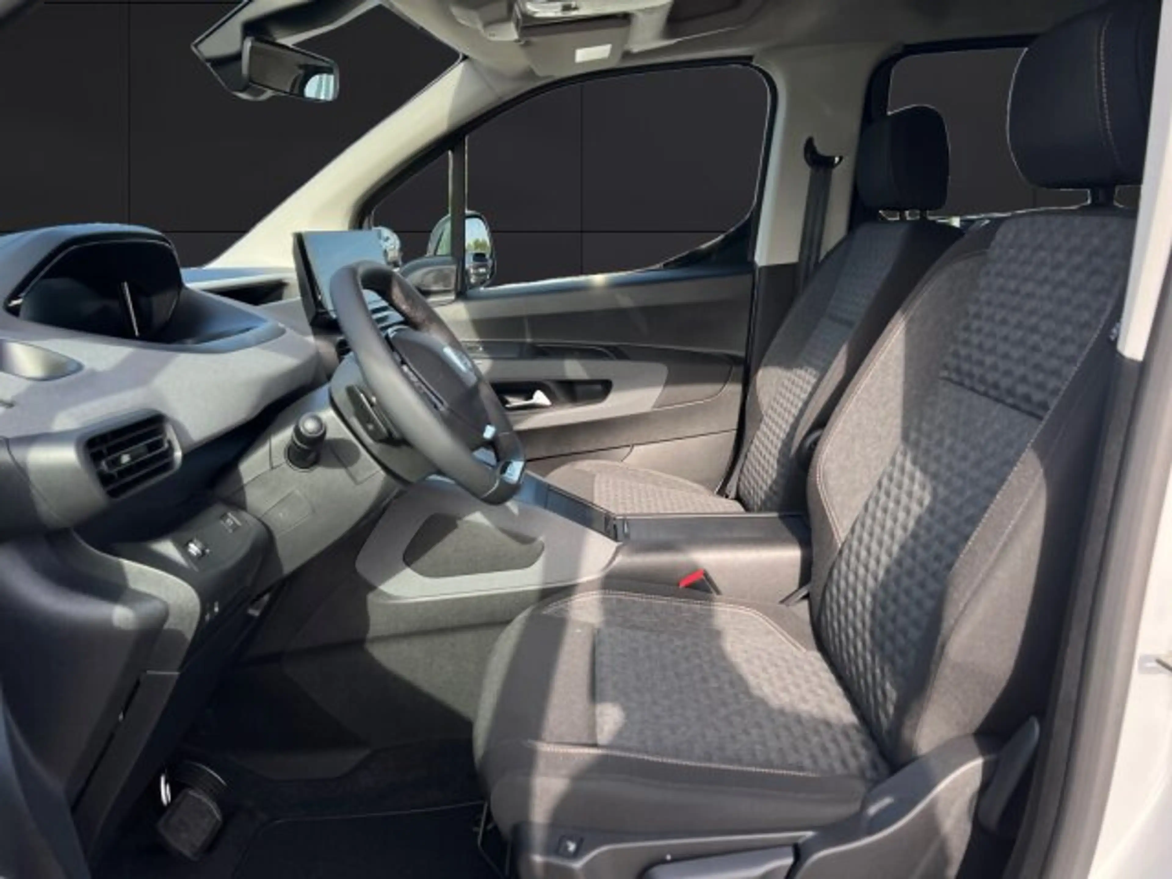 Peugeot Rifter Rifter GT 130 L1 +180°Kamera+Keyless+Navi+ — photo 9
