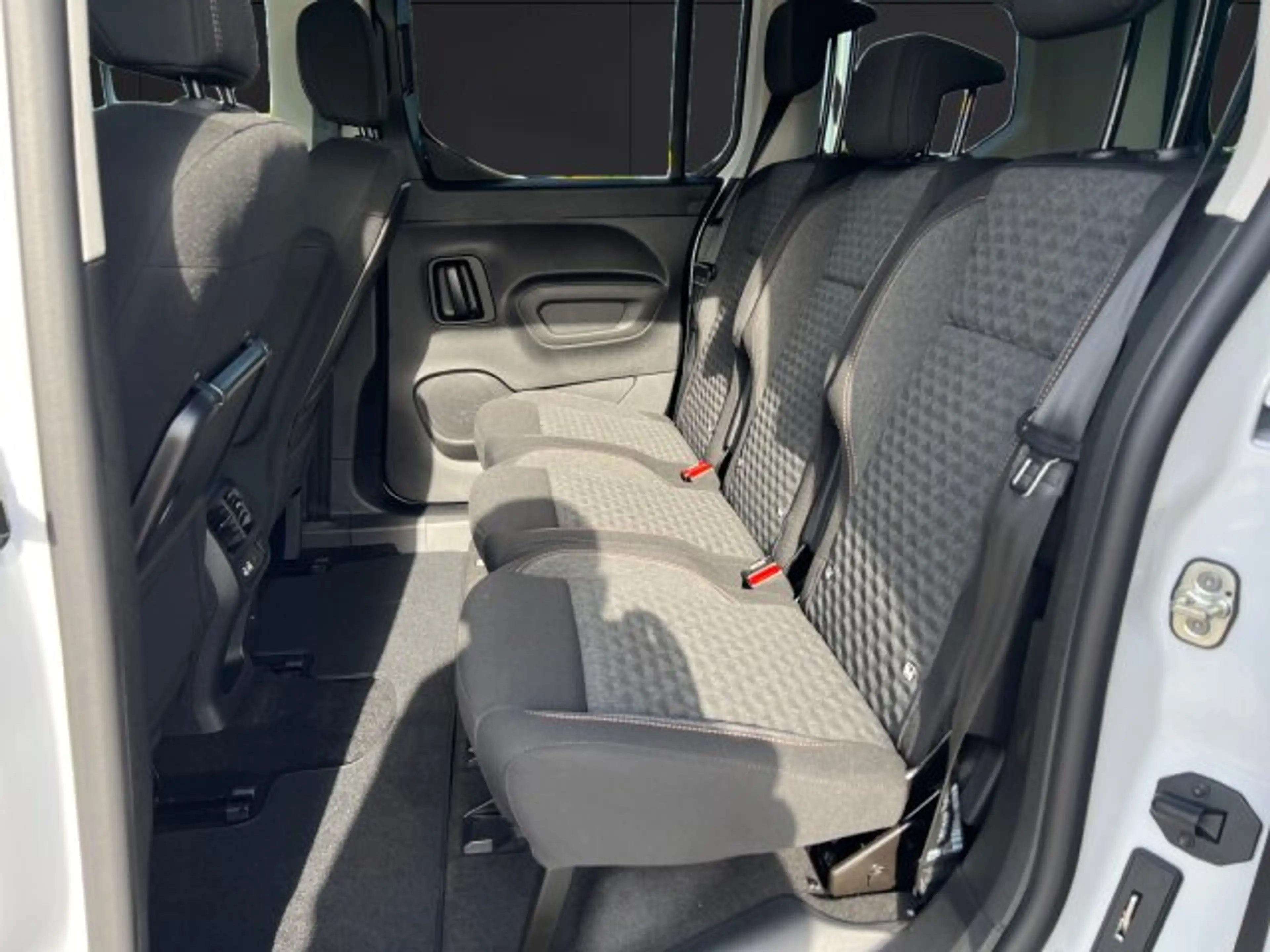 Peugeot Rifter Rifter GT 130 L1 +180°Kamera+Keyless+Navi+ — photo 15