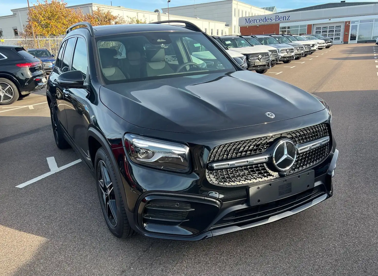 Mercedes-Benz GLB 220 d 4MATIC / AMG Line Premium Schwarz - 1