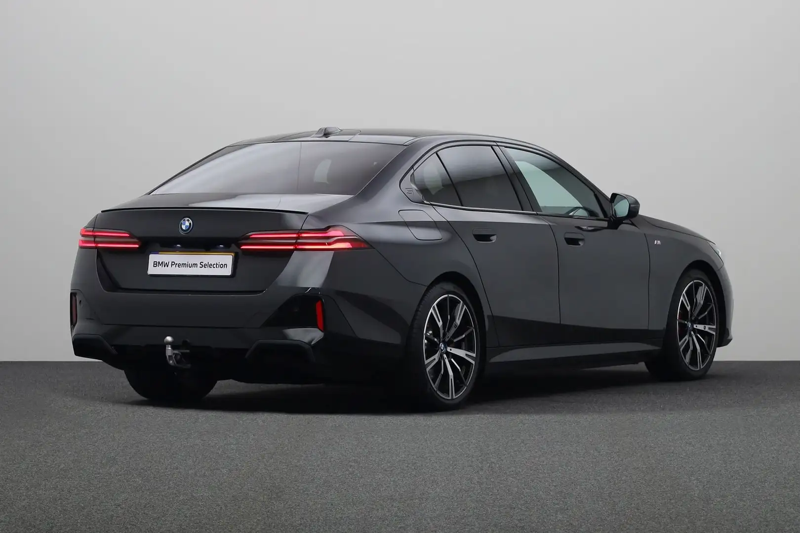 BMW i5 eDrive40 84 kWh | M-sport Shadow Line | Driving As Grijs - 2