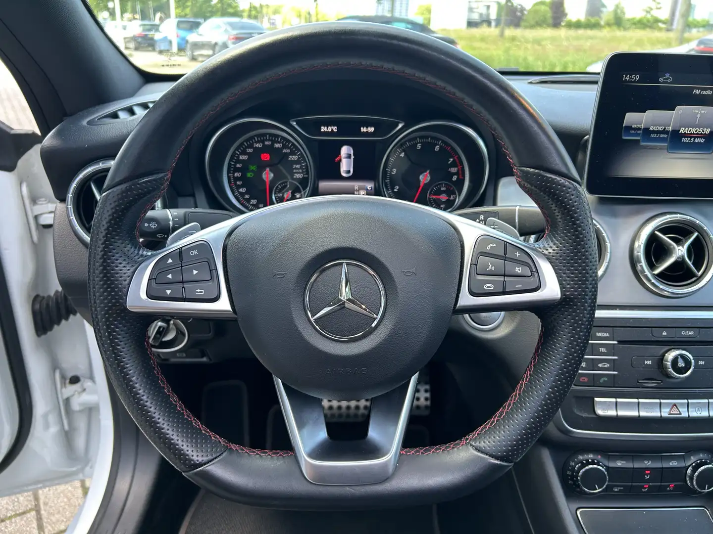 Mercedes-Benz CLA 180 Business Solution AMG Upgrade Edition 50% deal 12. Blanc - 2
