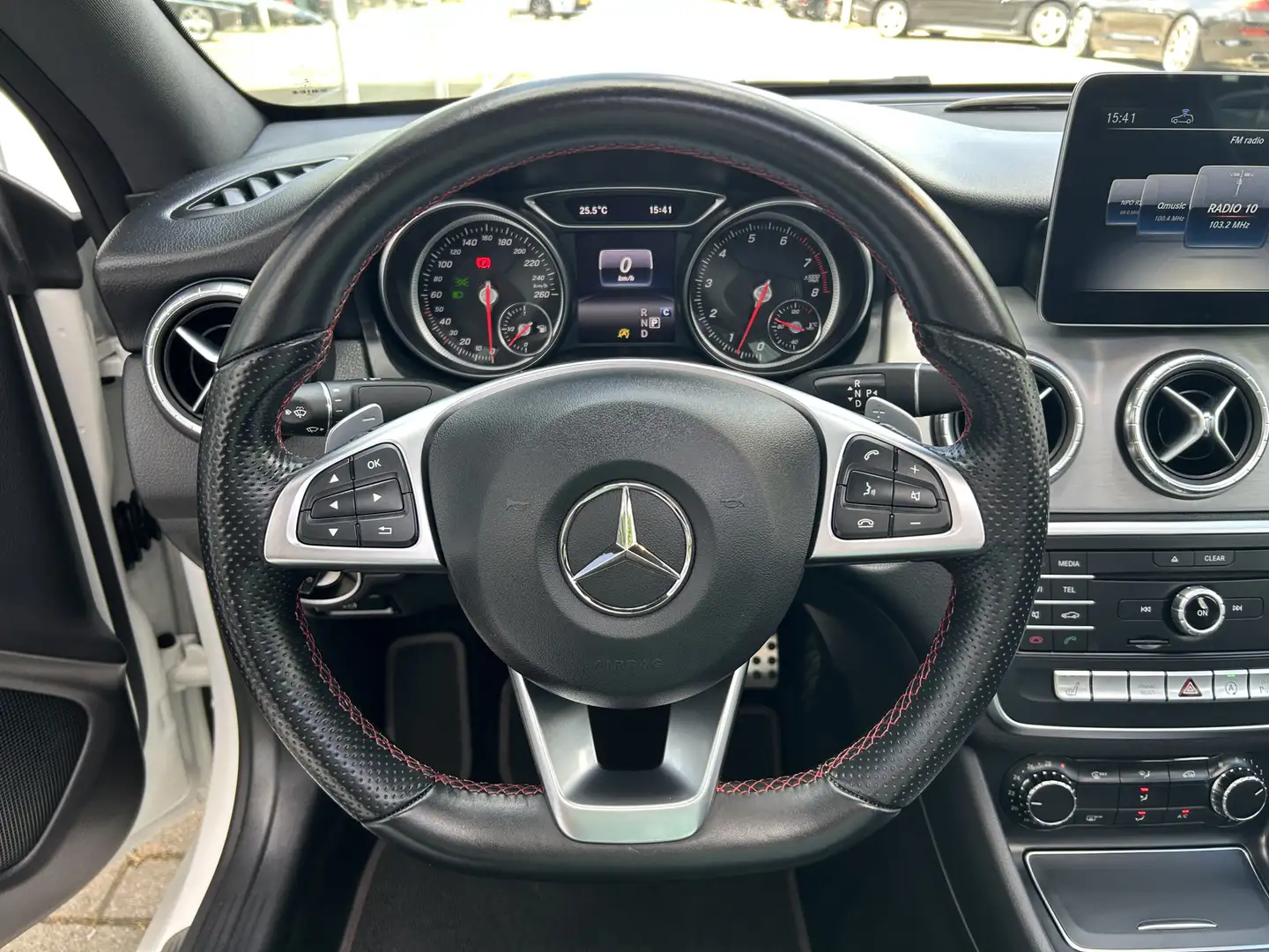 Mercedes-Benz CLA 180 Business Solution AMG Upgrade Edition 50% deal 12. Bílá - 2