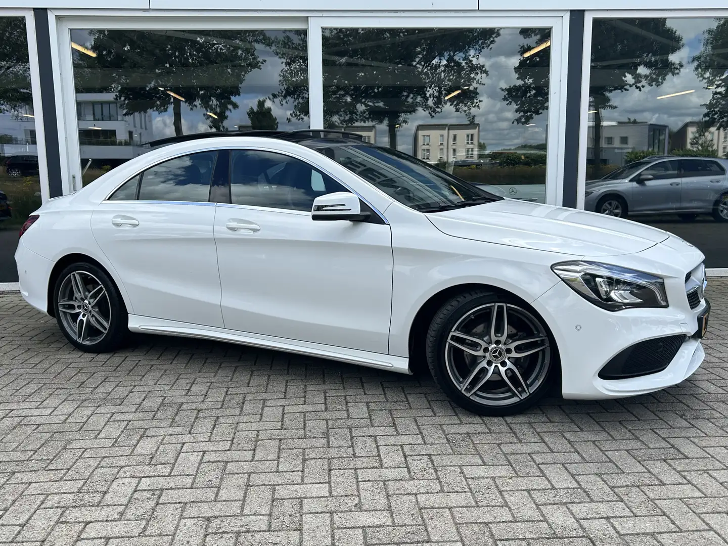 Mercedes-Benz CLA 180 Business Solution AMG Upgrade Edition 50% deal 12. Bílá - 1
