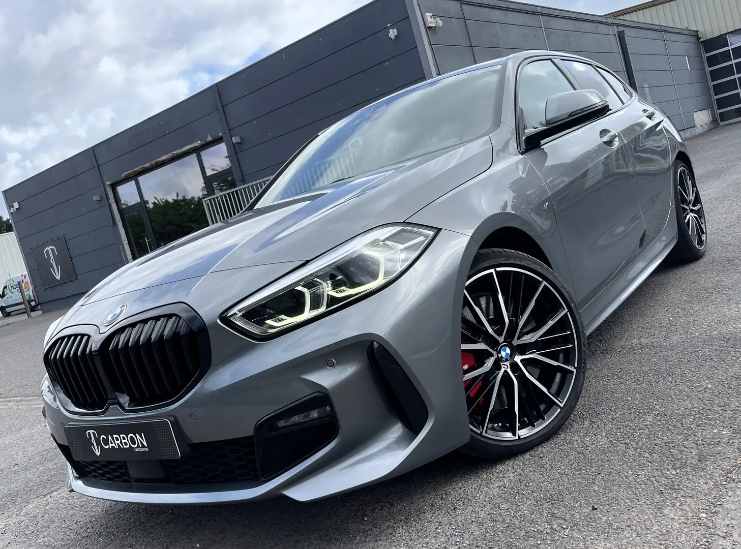 BMW 118 dA PackSPORT M "CUIR/NAVI/LED/COCKPIT/CARPLAY/JA19 Gris - 2