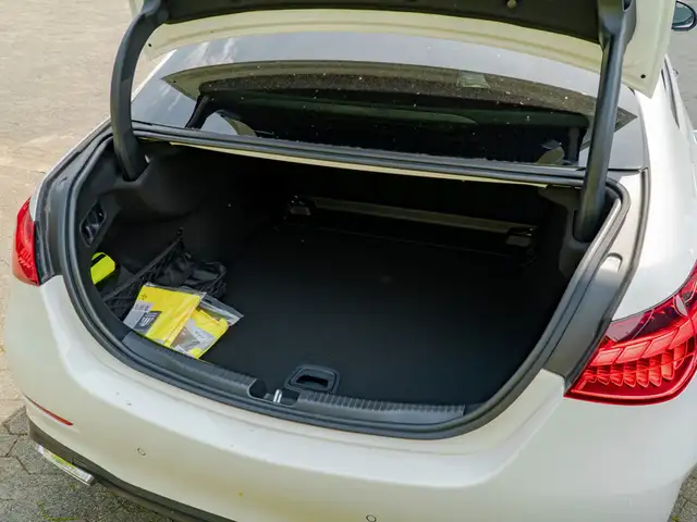 Mercedes-Benz C-Class view 8