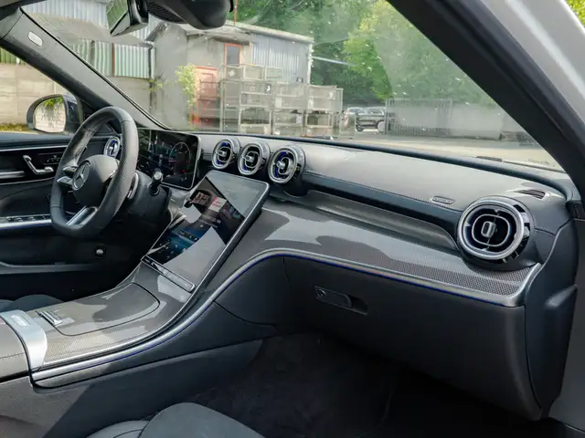 Mercedes-Benz C-Class view 9