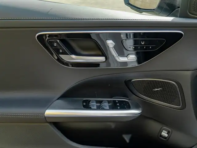 Mercedes-Benz C-Class view 12