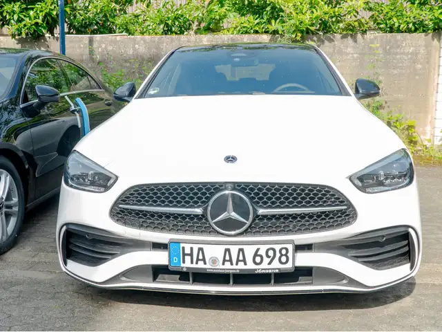 Mercedes-Benz C-Class view 3