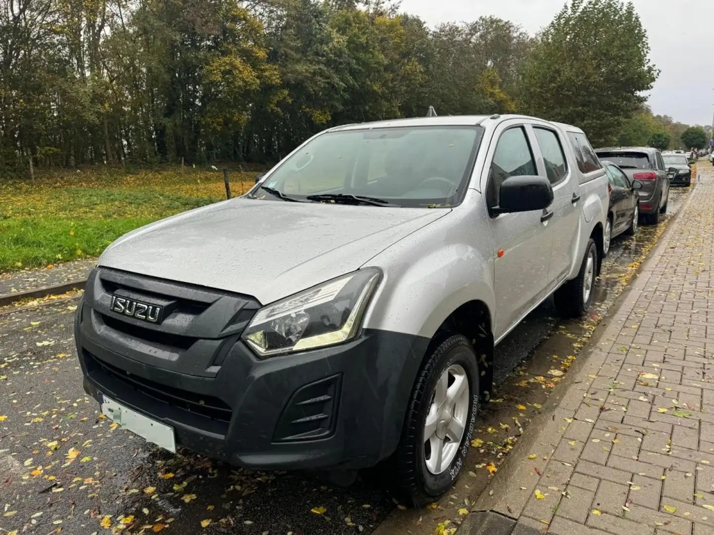 Isuzu D-Max 1.9d 163 cv DOUBLE CABINE SOLAR 4WD BOITE AUTOMATIQUE Gri - 2
